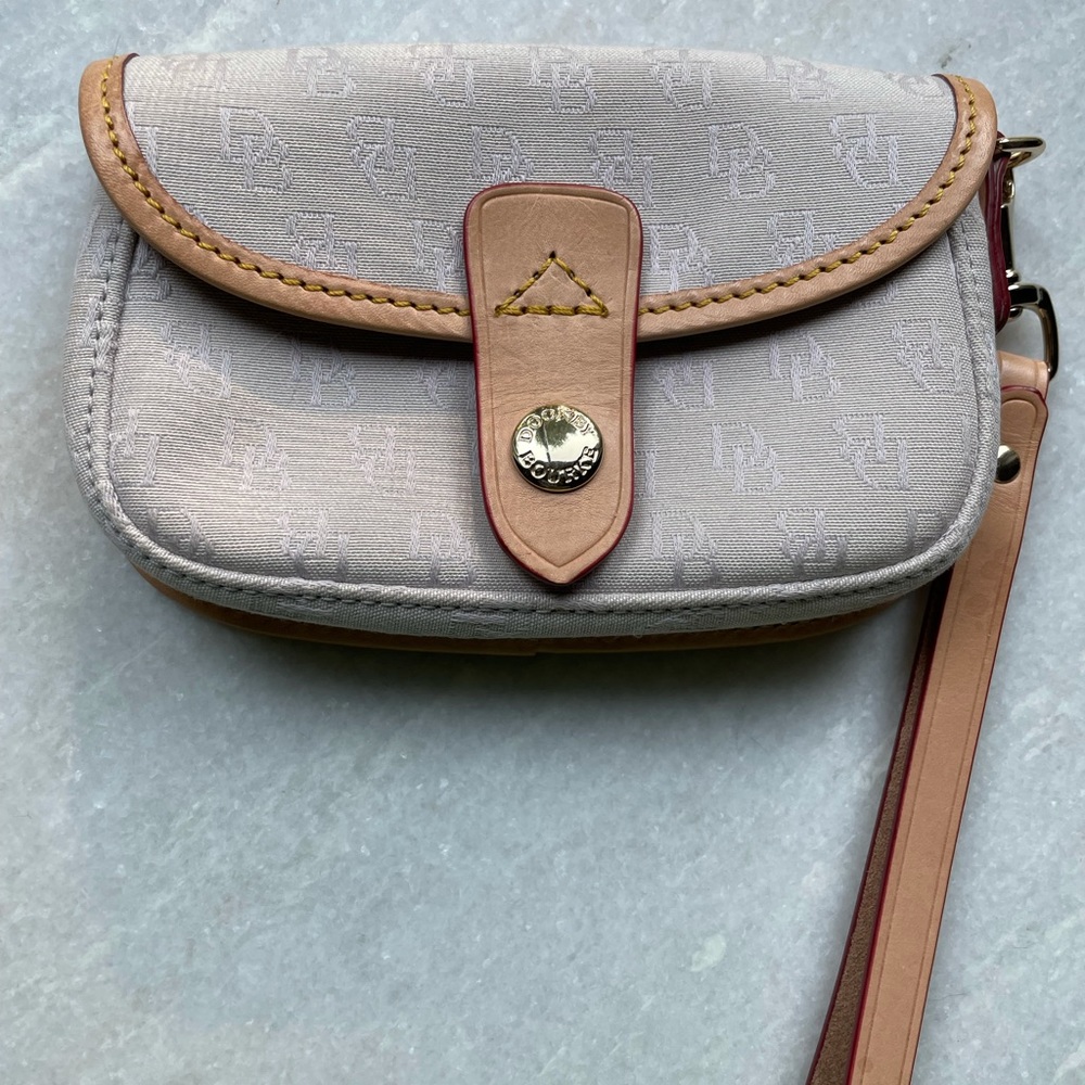 Dooney & Bourke wristlet
